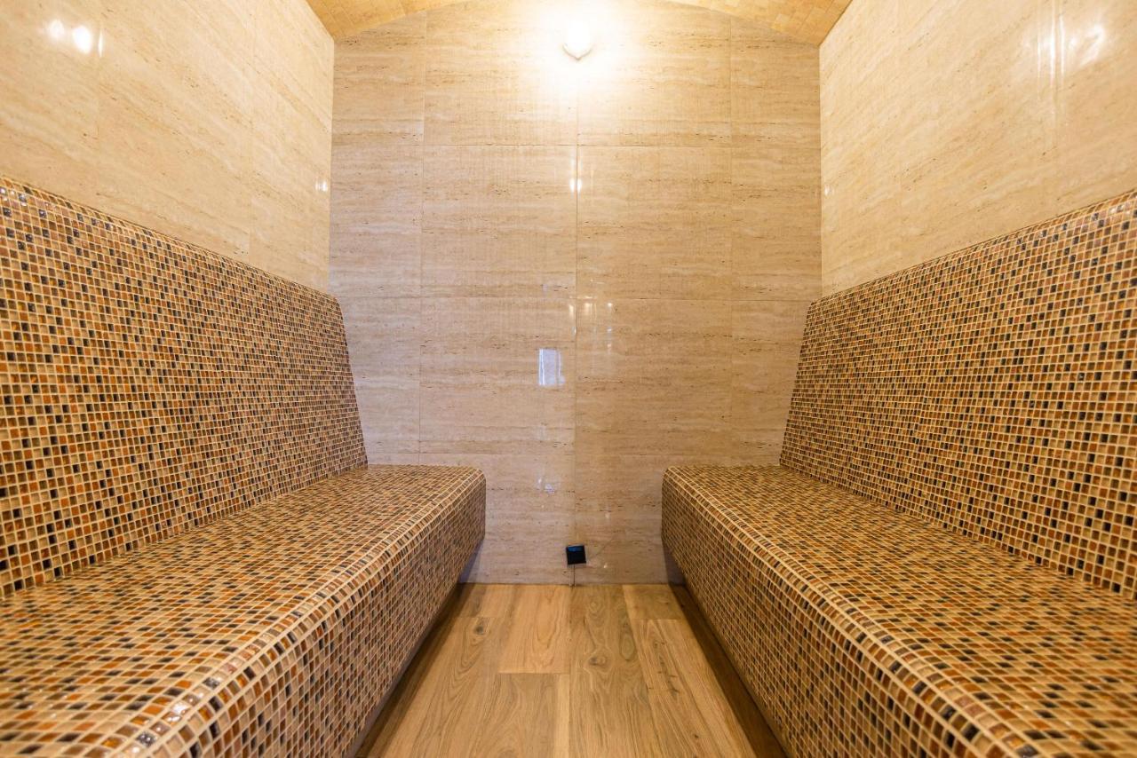 Amarena - Breakfast Included In The Price Swimming Pool Sauna Hammam Jacuzzi Restaurant Inexpensive And Delicious Food Parking Area Barbecue 400 M To Lift 1 And